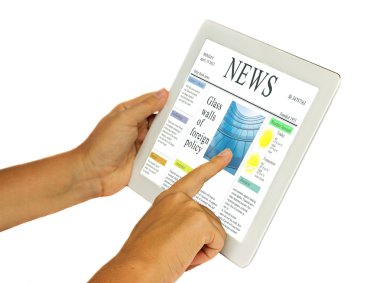 Holding ve modern tablet pc işaret eden eller