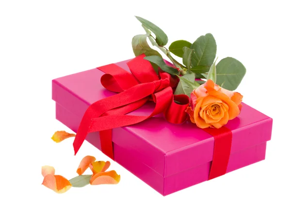 Rose met doos van de gift — Stockfoto