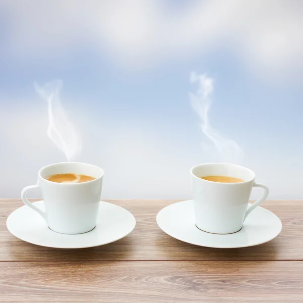 Zwei Tassen Kaffee im Freien — Stockfoto