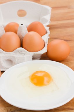 yemek pişirmek için çiğ yumurta