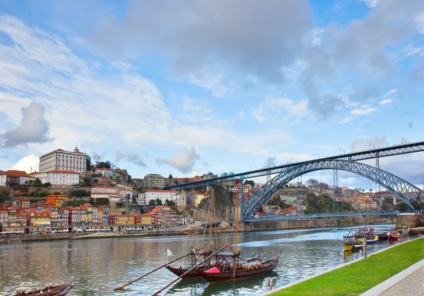 Palazzo dei Vescovi e ponte Dom Luis, Porto — Foto Stock