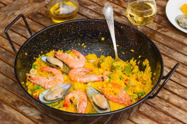 Deniz ürünleri paella siyah Pan