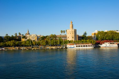Cityscape Seville guadalquivir, İspanya ile