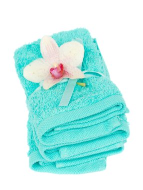 yığın banyo havlusu ile çiçek