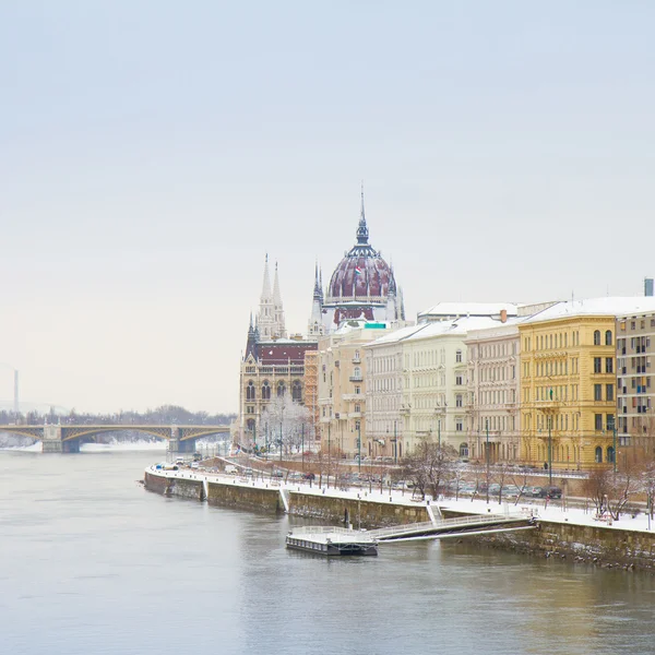 多瑙河长廊和议会，布达佩斯 — 图库照片