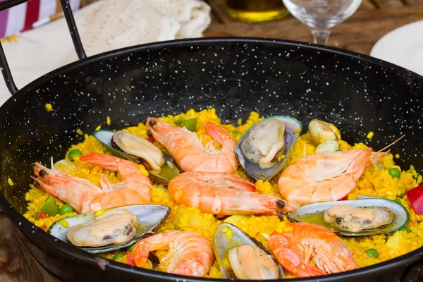 Paella aus nächster Nähe - traditionelles spanisches Gericht — Stockfoto