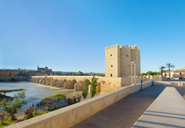Embankment of Guadalquivir river, Cordoba, Spain — Stock Photo, Image