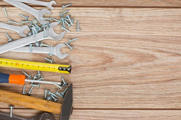 Kit de ferramentas borda na madeira — Fotografia de Stock
