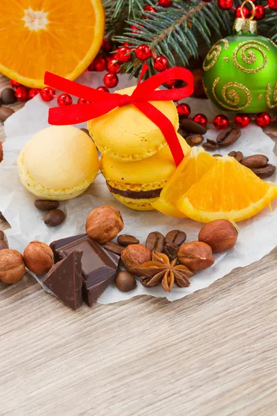 Stack av gula mandelbiskvier till jul — Stockfoto