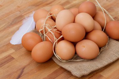 çiğ yumurta yığını