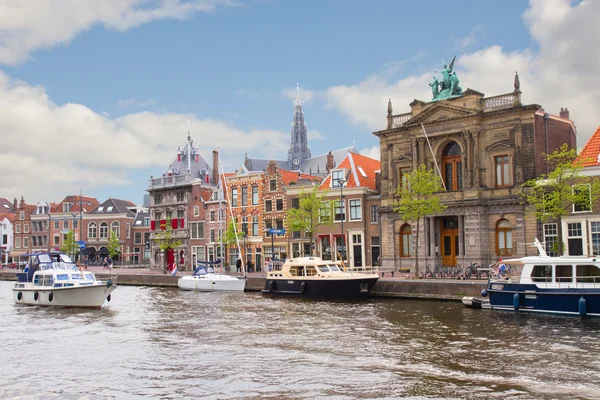 Spaarne river and embankment of Haarlem — Stock Photo, Image