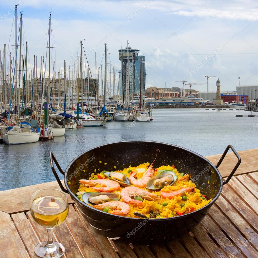 Seafood paella in seaside cafe, Barcelona — Stock Photo © Neirfys 37638001