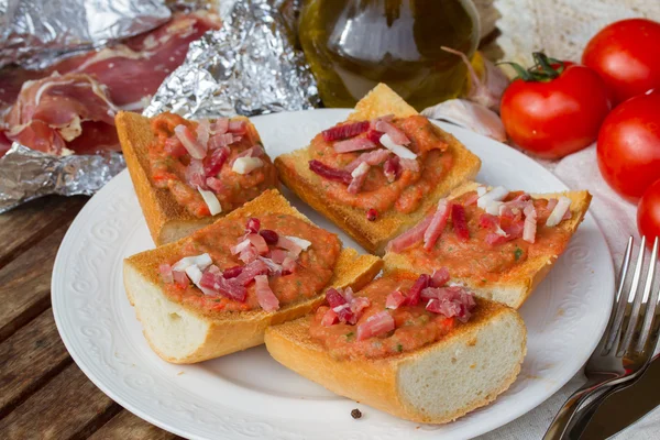 Bread with tomatoes and jamon — Stock Photo, Image