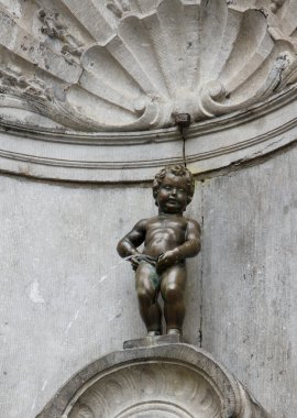 ünlü heykeli manneken pis, Brüksel