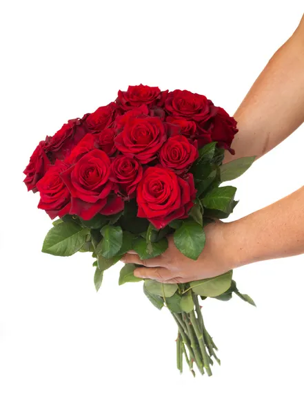 Mãos segurando buquê de rosas — Fotografia de Stock