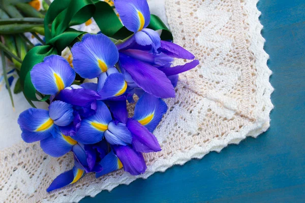 Σωρό λουλούδια ίριδας στο μπλε — Φωτογραφία Αρχείου