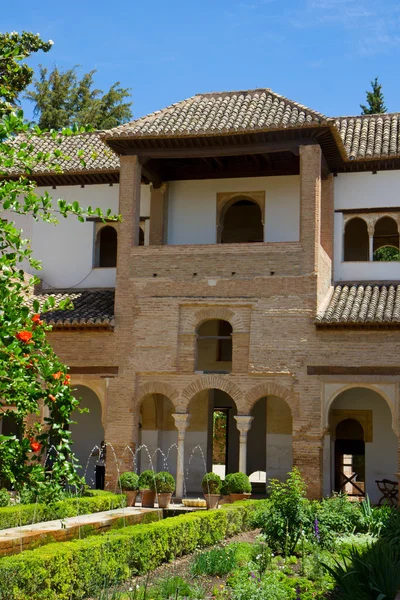 Patio del palacio del Generalife, Granada, España — Foto de Stock