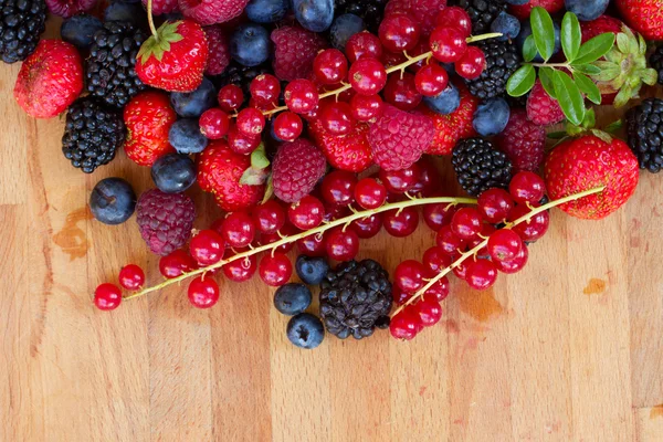 Ripe  of  berries on table — Stock Photo, Image