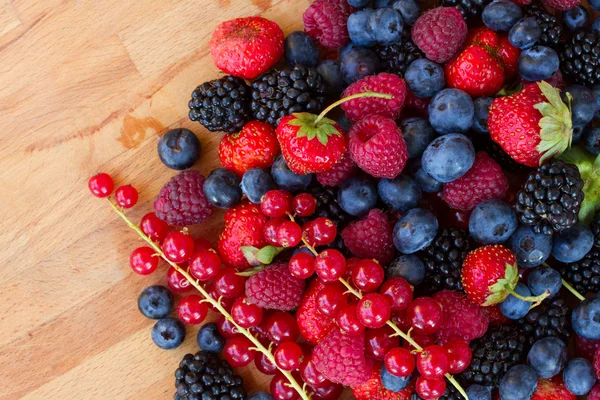 Ripe  of  berries on table — Stock Photo, Image