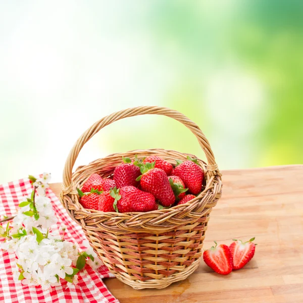 Strawberries In Wicker Basket — Stock Photo, Image