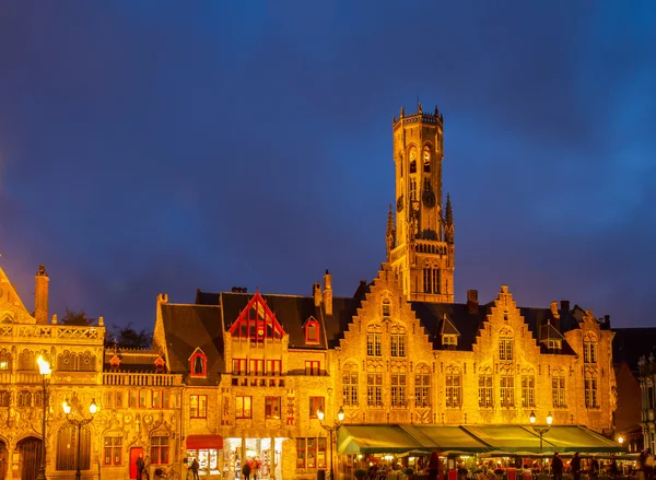 Vecchie case con torre Belfort, Bruges — Foto Stock