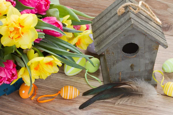 Birdcage with spring flowers — Stock Photo, Image