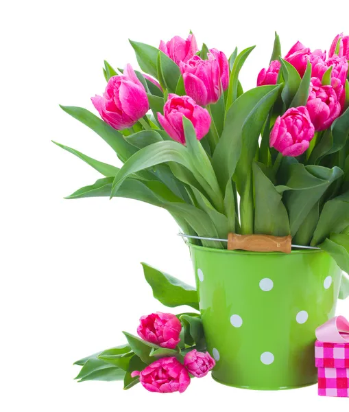 Bouquet de tulipes roses en pot vert — Photo