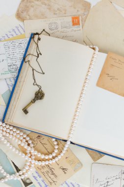boş vintage kitabı sayfa ile anahtar