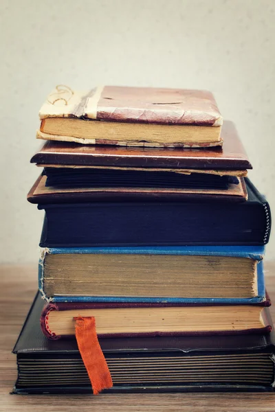 Bir yığın eski kitap. — Stok fotoğraf