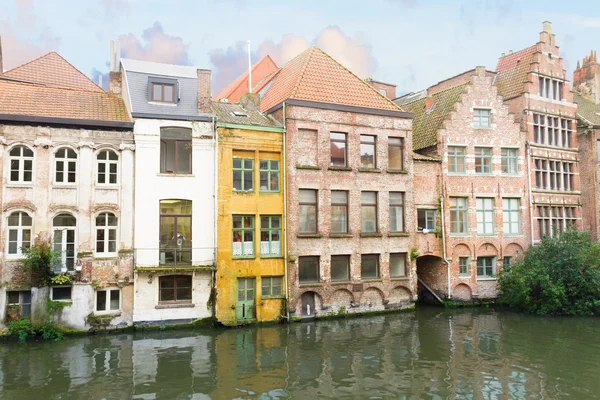 ghent kanalda ile tarihi binalar