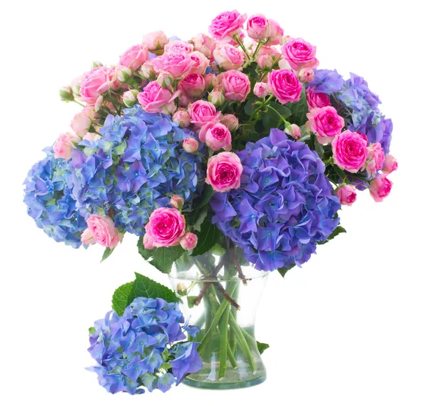 Posy of pink roses and blue hortensia flowers close up — Stock Image Posy of pink roses and blue hortensia flowers close up Stock Picture