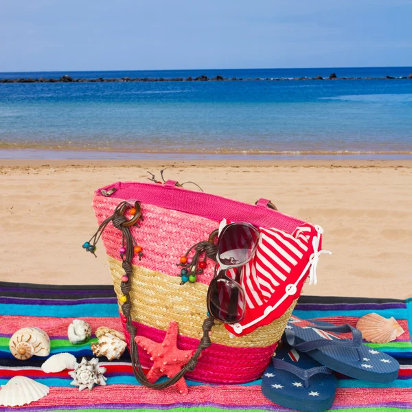 Accessoires de bain de soleil par bord de mer — Photo