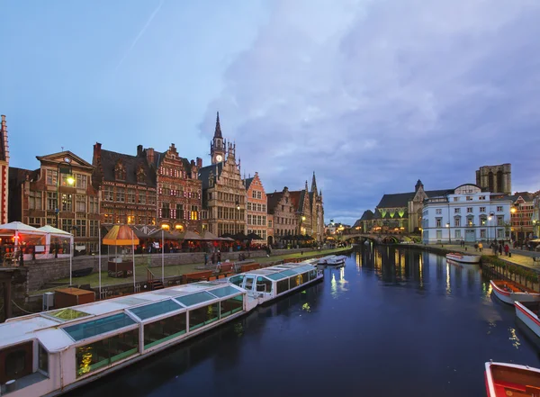 Buildings With Tourboats, Ghent — Stock Photo, Image