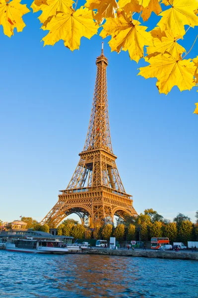Eiffelturm und Seine, Frankreich — Stockfoto