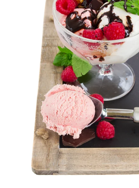 Skopa av berry icecream — Stockfoto