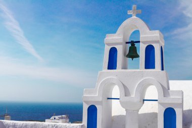 Beyaz ile mavi çan kulesi, santorini Island, Yunanistan