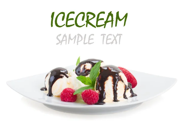 Vanília fagylalttal tányér közelről — Stock Fotó