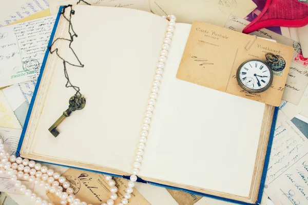 Open empty vintage book — Stock Photo, Image