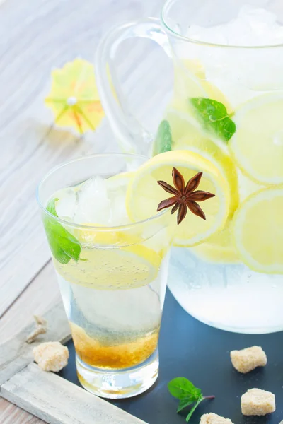 Tall glass of lemonad — Stock Photo, Image