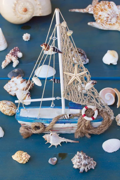 Seashells and boat — Stock Photo, Image