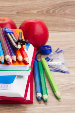 Kitaplar okul kaynağı ile