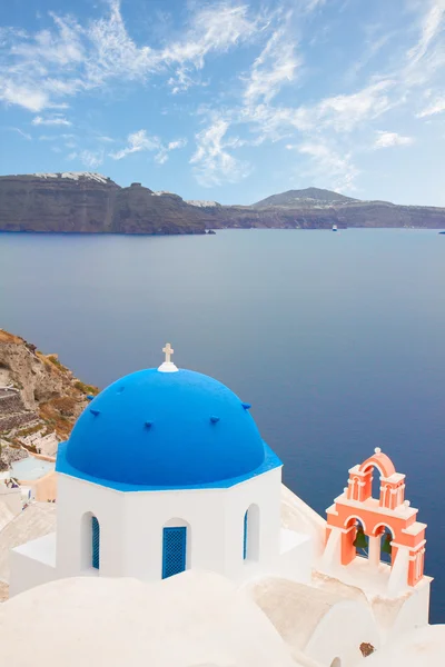 Tradycyjna niebieska kopuła z morzem, Santorini — Zdjęcie stockowe