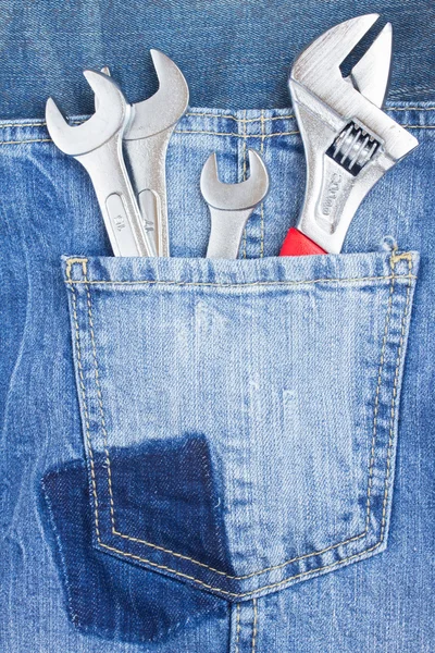 Conjunto de spanners no bolso jeans — Fotografia de Stock