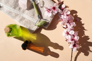 Gua sha, yüz masajı silindiri