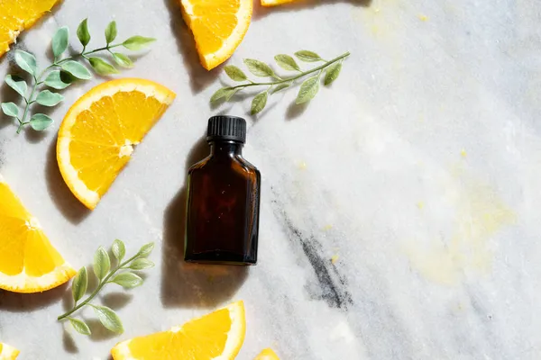 Cítricos vitamina c aceite sérico cuidado de belleza — Foto de Stock