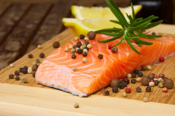 Preparing salmon steak — Stock Photo, Image