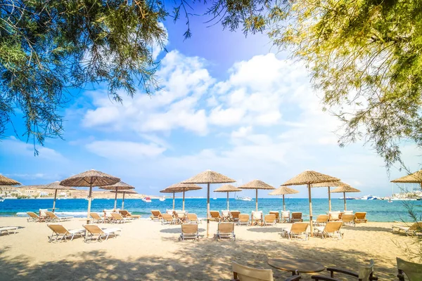 Playa romántica en la isla griega — Foto de Stock