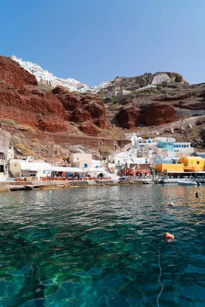 Bahía Amoudi Con Agua Brillante Barcos Puerto Oia Santorini Grecia —  Fotos de Stock