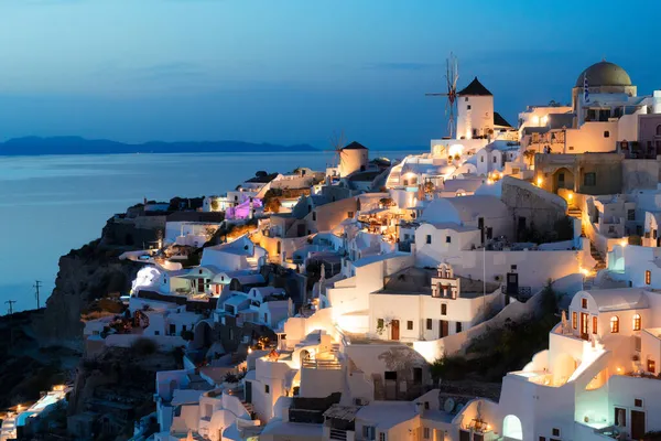 Luzes Aldeia Oia Noite Azul Santorini Grécia — Fotografia de Stock