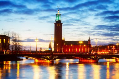 manzarası ve gece, İsveç, Stockholm Belediye Binası tonda